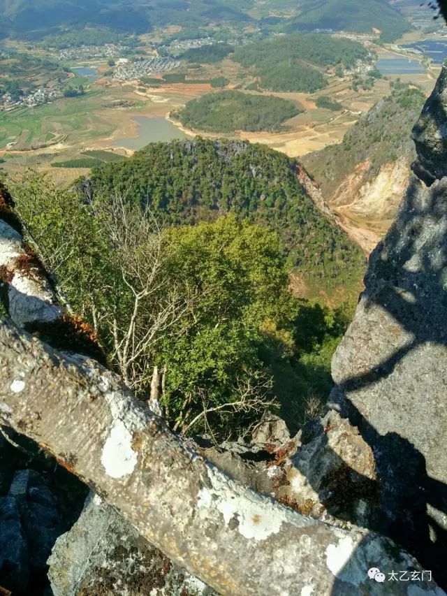 攀普洱天壁山之西门崖子：一日凌云出，群山齐失自高心