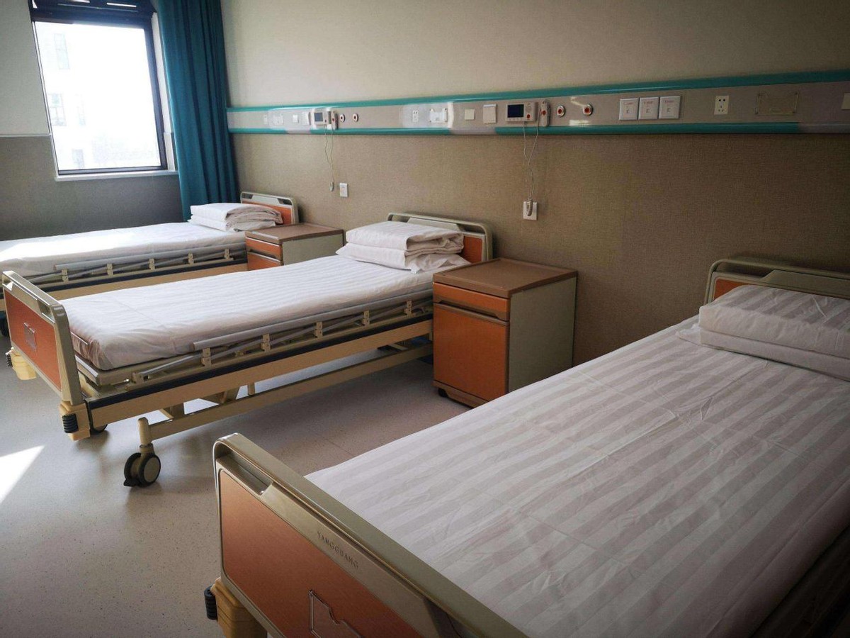 老人不在了银行存款冻结了怎么取,老人过世14万存款却被冻结