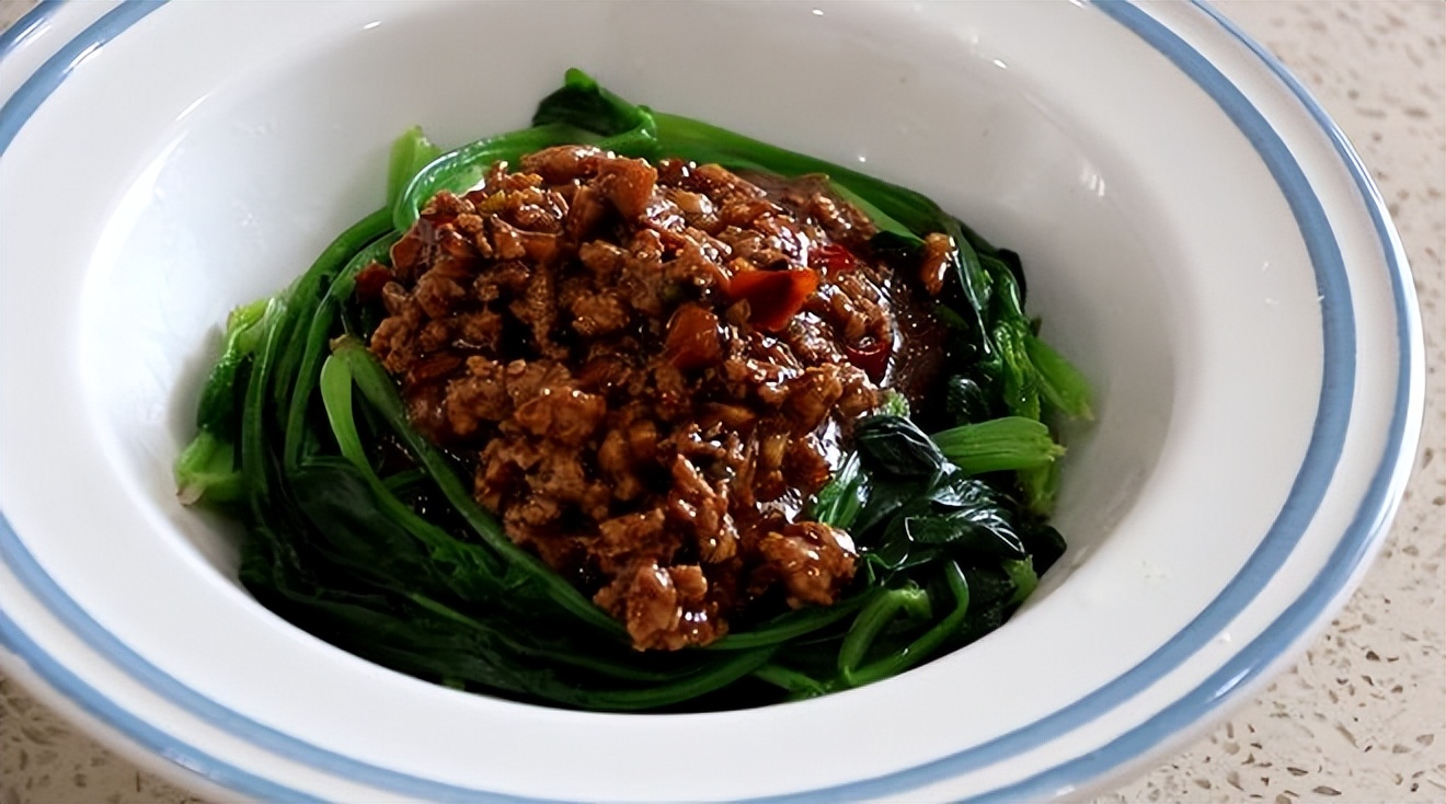 既能补水又能保护视力的食物,保护视力多吃含有什么的蔬菜呢