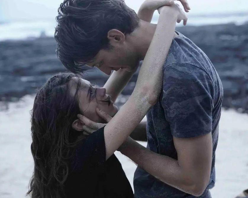 男子网约女子被要求买手机,男子约网聊女子见面就买包