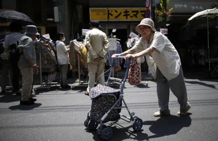日本养老服务现状及保险业举措,日本养老产业发展政治政策