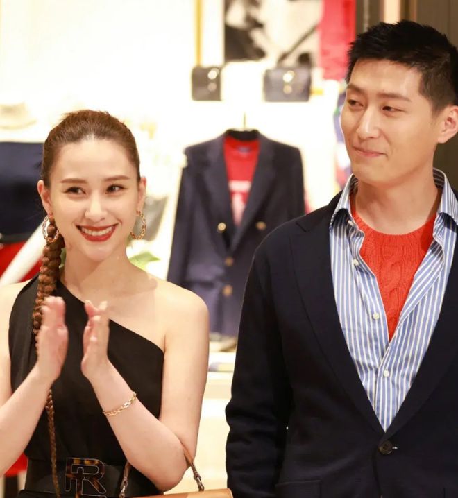 何超莲婚礼誓词：你无限包容我，我不温柔，期待足球队的到来