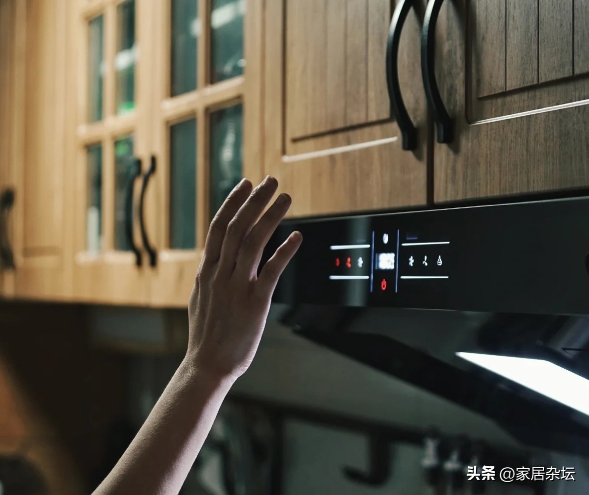 做饭时开油烟机是关窗还是开窗,抽油烟机开的时候需要开窗吗