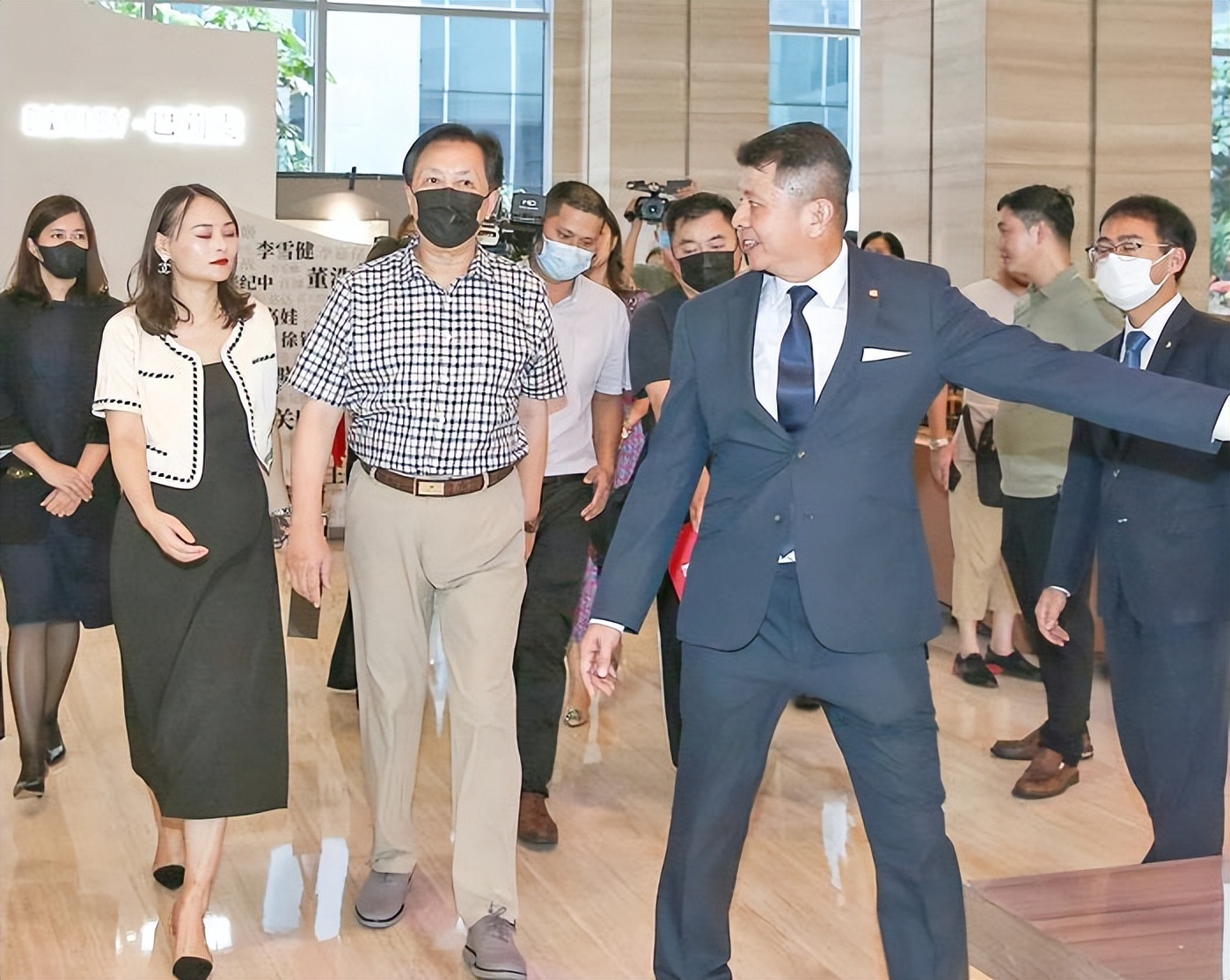 唐国强书法水平,唐国强毛体书法片段