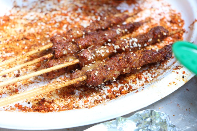 淄博400万人化身“店小二”，卫生间放“肠炎宁片”，香到快撑死