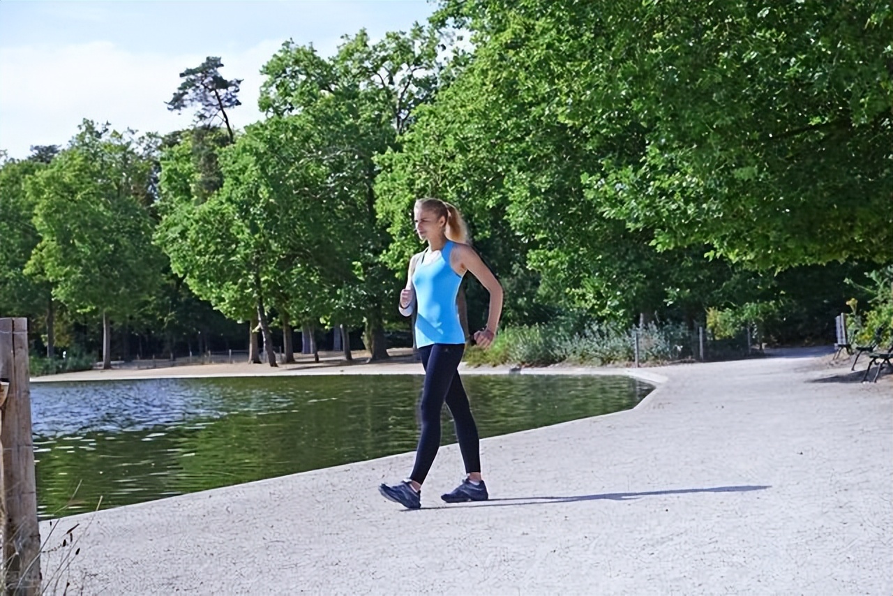 青少年太胖快速燃脂减肥法,暑假超简单的燃脂最快的减肥动作