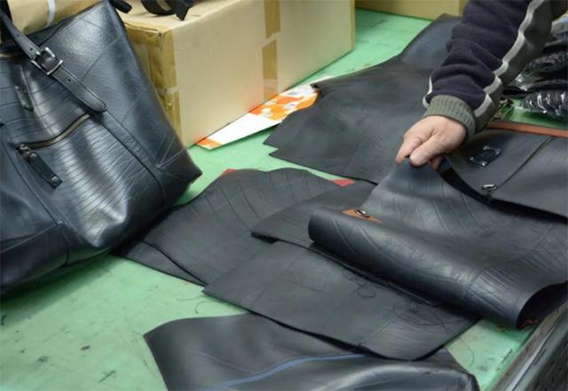 非洲穷小子“变废为宝”创业致富！把轮胎做成鞋，15元一双成爆款