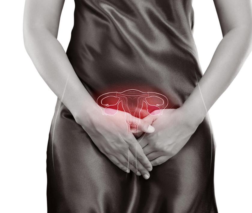 女性心窝口偏右烧灼感痛怎么回事,女性尿路有烧灼感是怎么回事