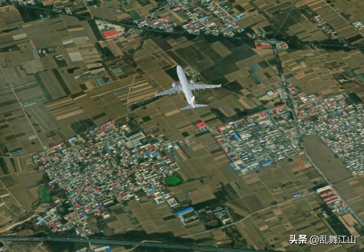 11月7日16点17分，一架从重庆飞往北京的飞机抵达河南新乡上空