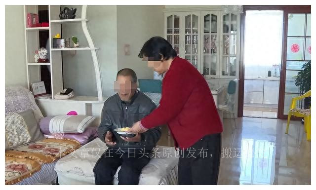 荒草地惊现女尸完整版,荒地惊现女尸扒开淤泥后惊呆众人