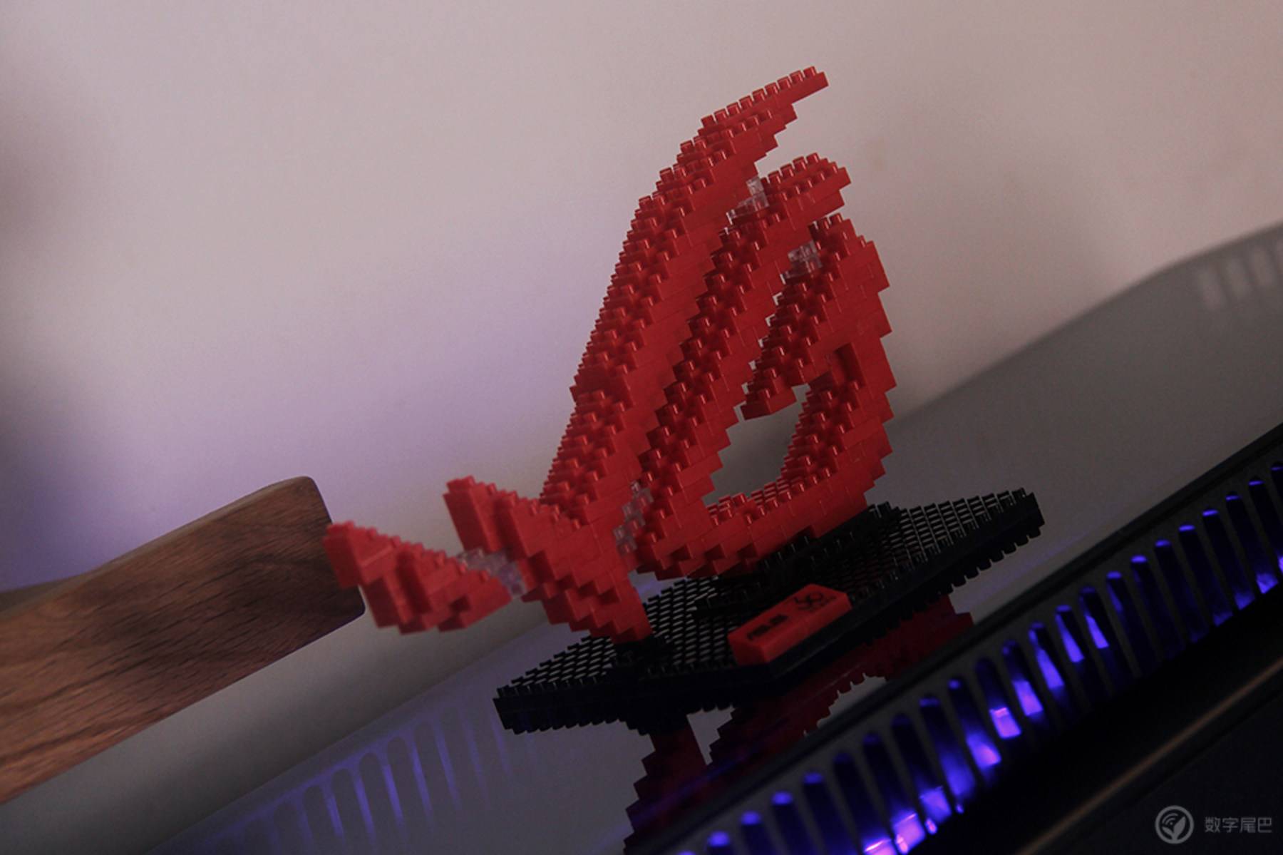 推荐几款高逼格电脑桌面,实用科技感很强的电脑桌面