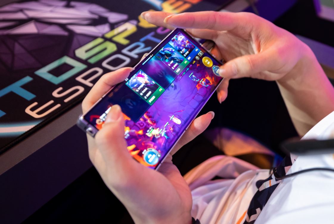 手机8gb与12gb运行内存差距大吗,性能过剩的手机