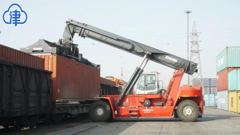 新春走基层中欧班列,中欧班列拉来“洋年货”