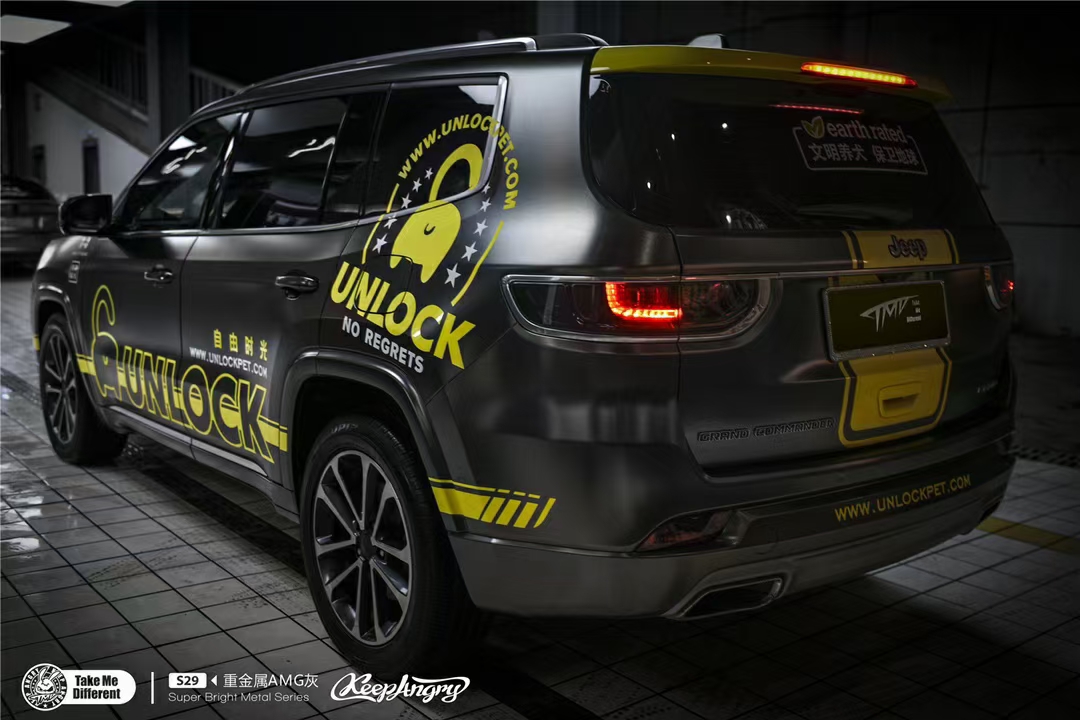 吉普大指挥官香槟银,吉普大指挥官改色膜龙血红