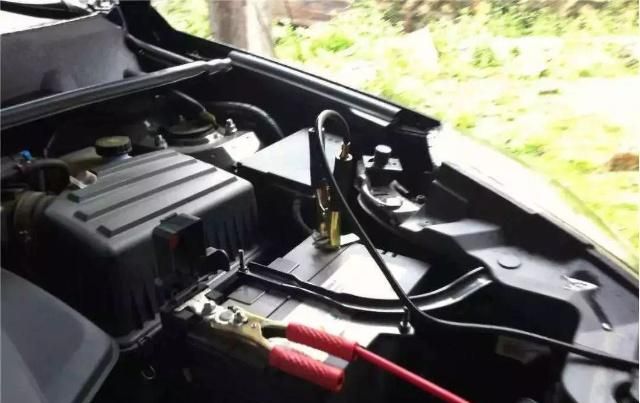 蓄电池维护与保养的重要性,免维护蓄电池和铅酸电池使用寿命