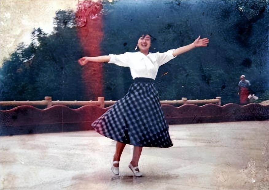 08年背亡妻回家感动国人,骑摩托车背亡妻回家的吴加芳