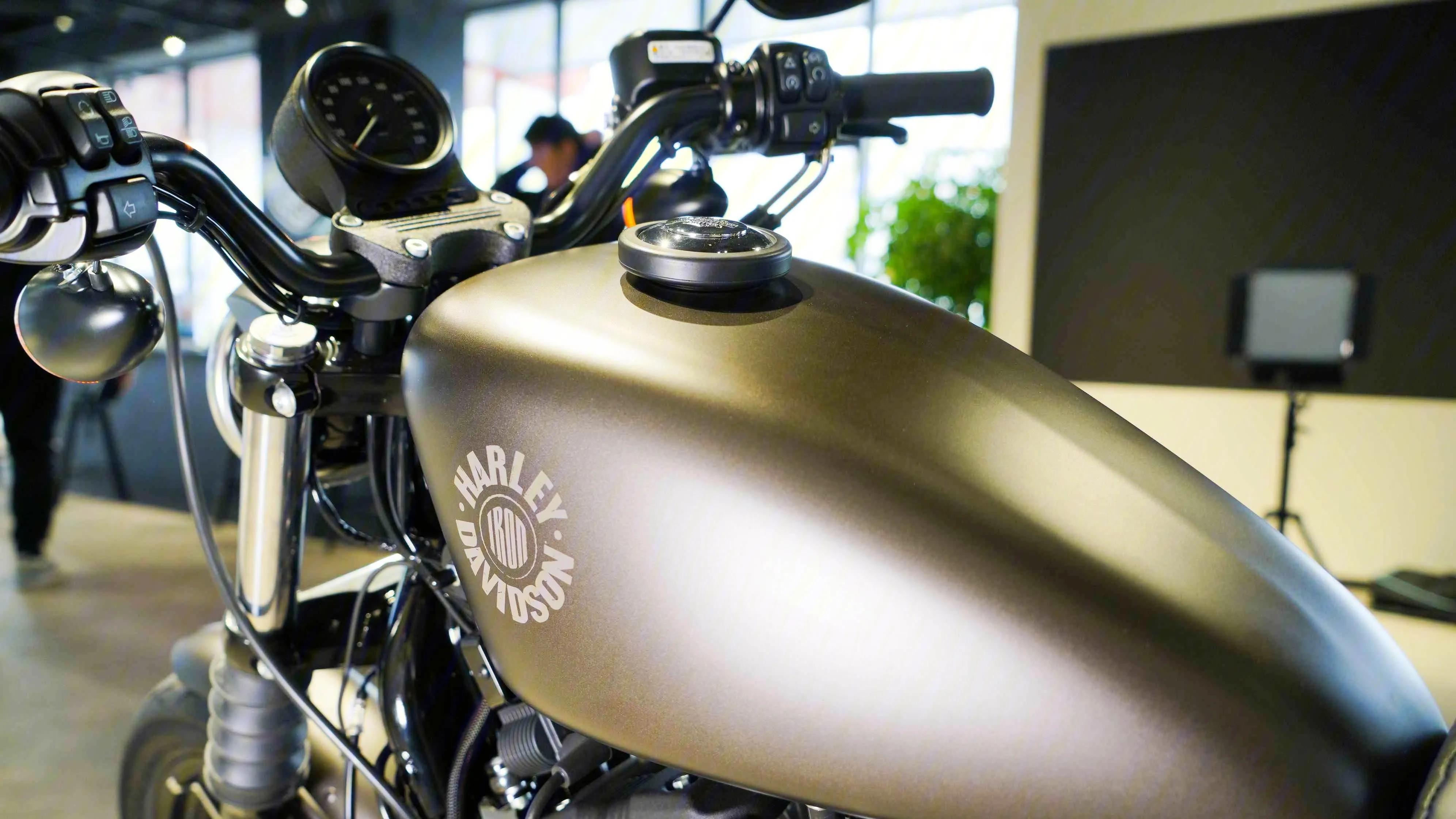 摩托车镀金两年后车漆会变黄吗,摩托车漆老化怎么发亮