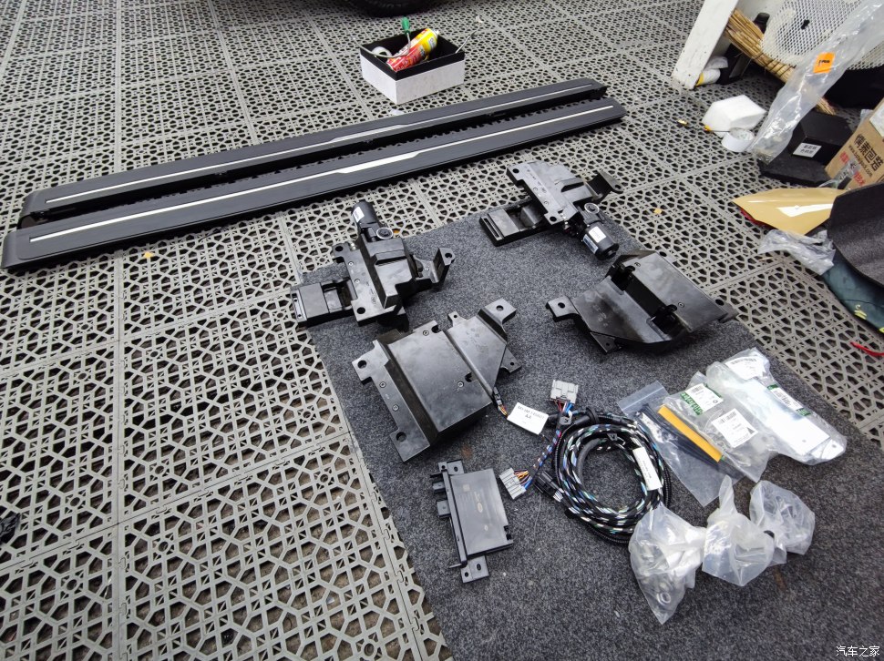 20款路虎发现5安装电动踏板,路虎发现5踏板改装过程