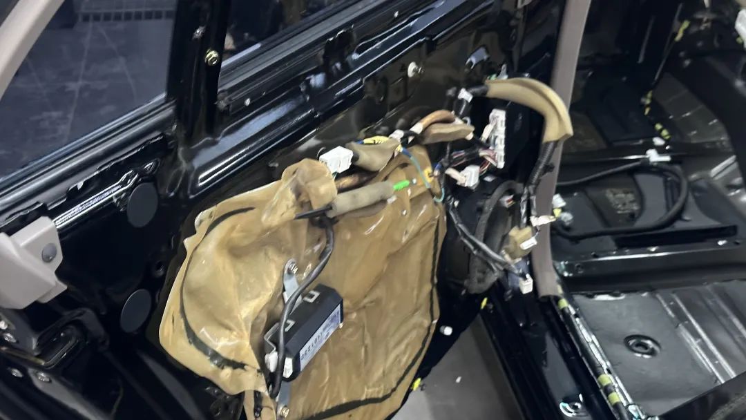 大哥12万买2005年售价100万的凌志LS430，含泪又花10万翻新才能开