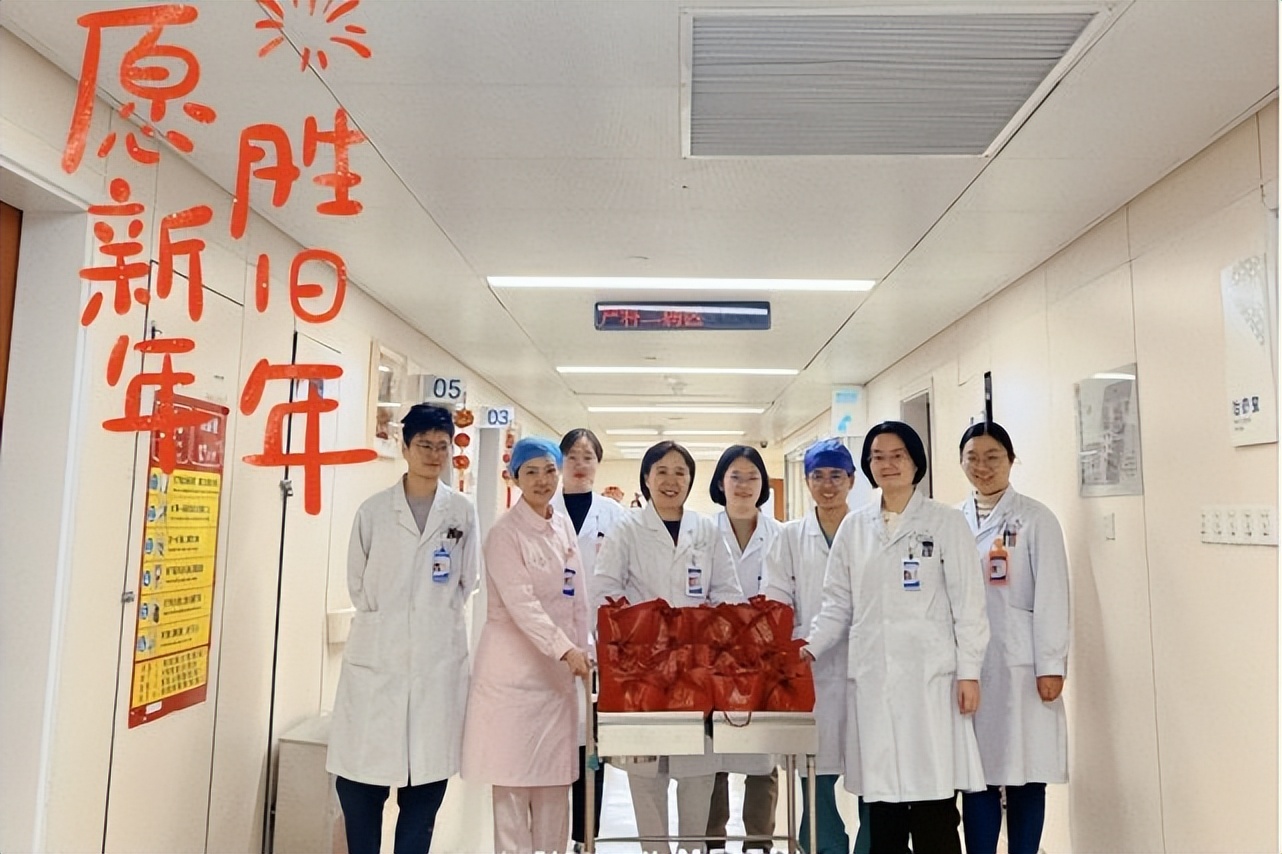 坚守岗位别样新年,坚守在工作岗位的年味