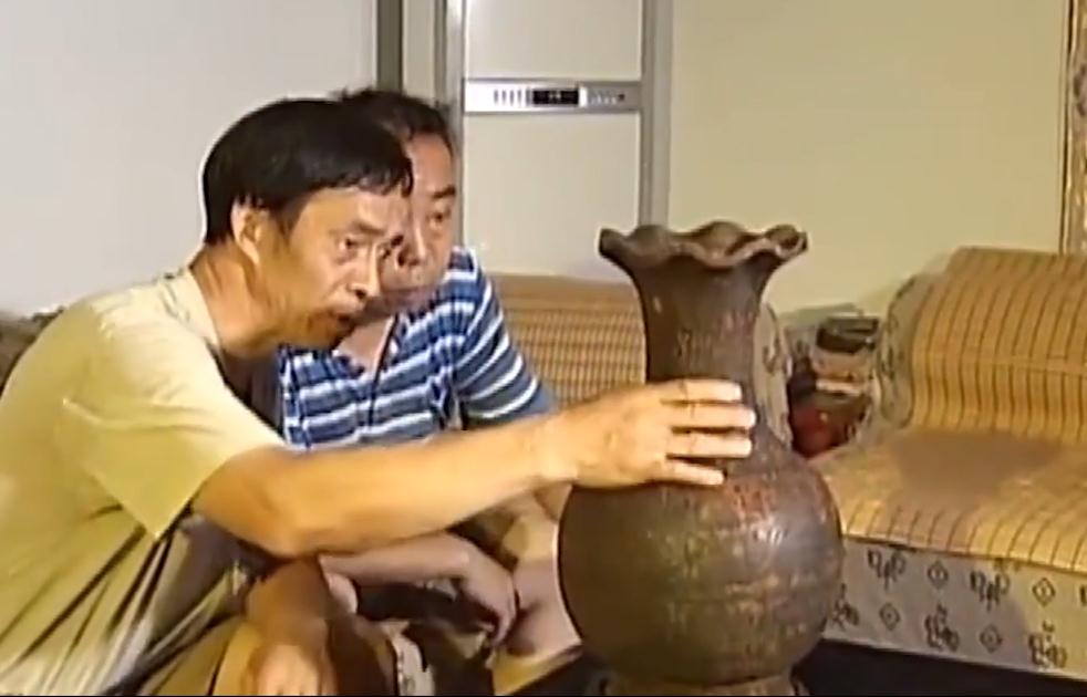 湖南惊现黄金水宝瓶,一男子挖到一宝瓶鉴定后价值不菲