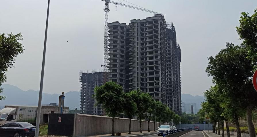 北滨路烂尾楼,北滨路上的烂尾楼