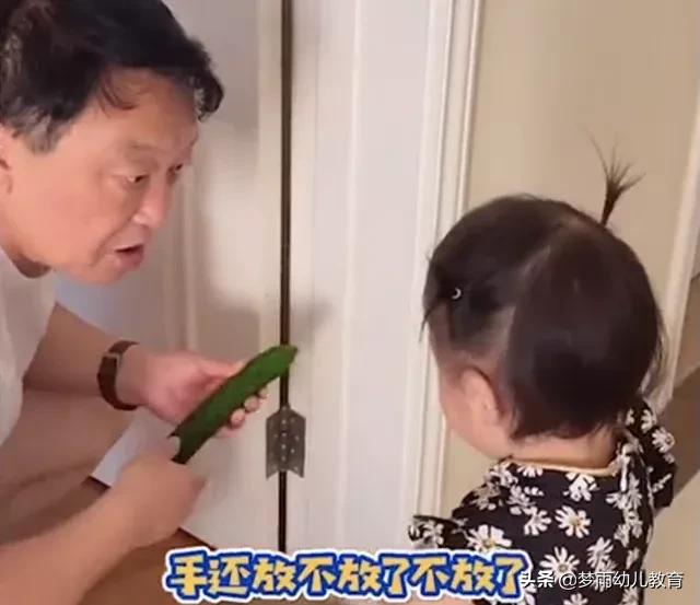 3岁孩子难管教家长拗不过，你千万别和他较劲，斗智斗勇两招管用