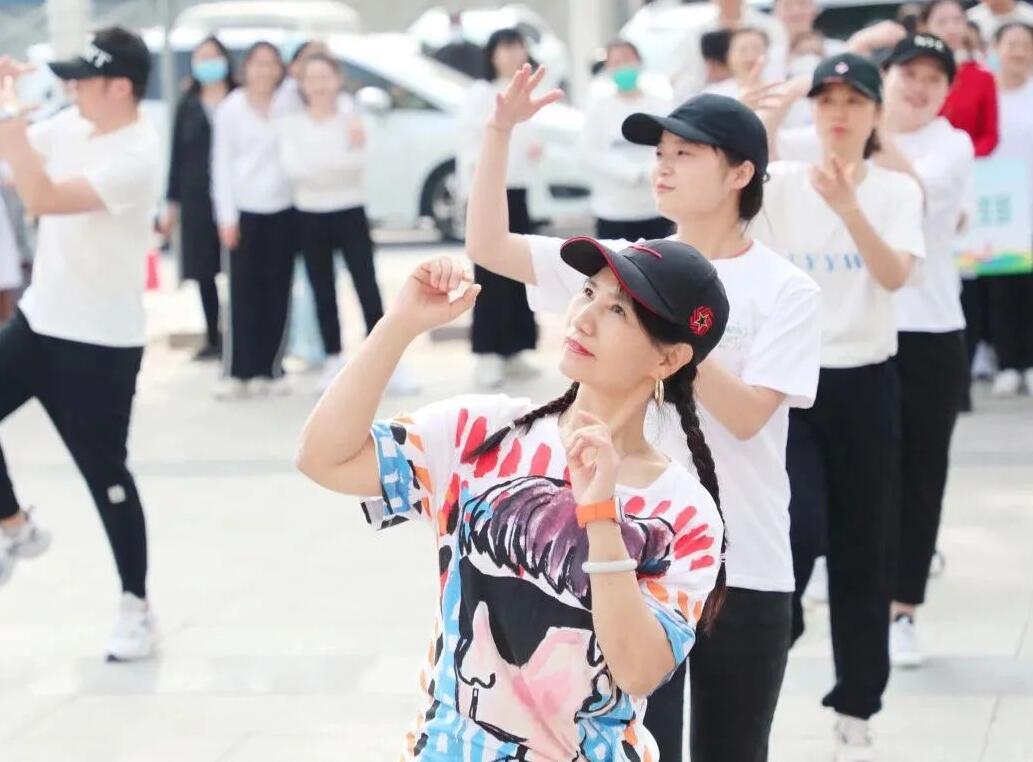 巾帼绽芳华广场舞,巾帼绽芳华舞蹈完整版