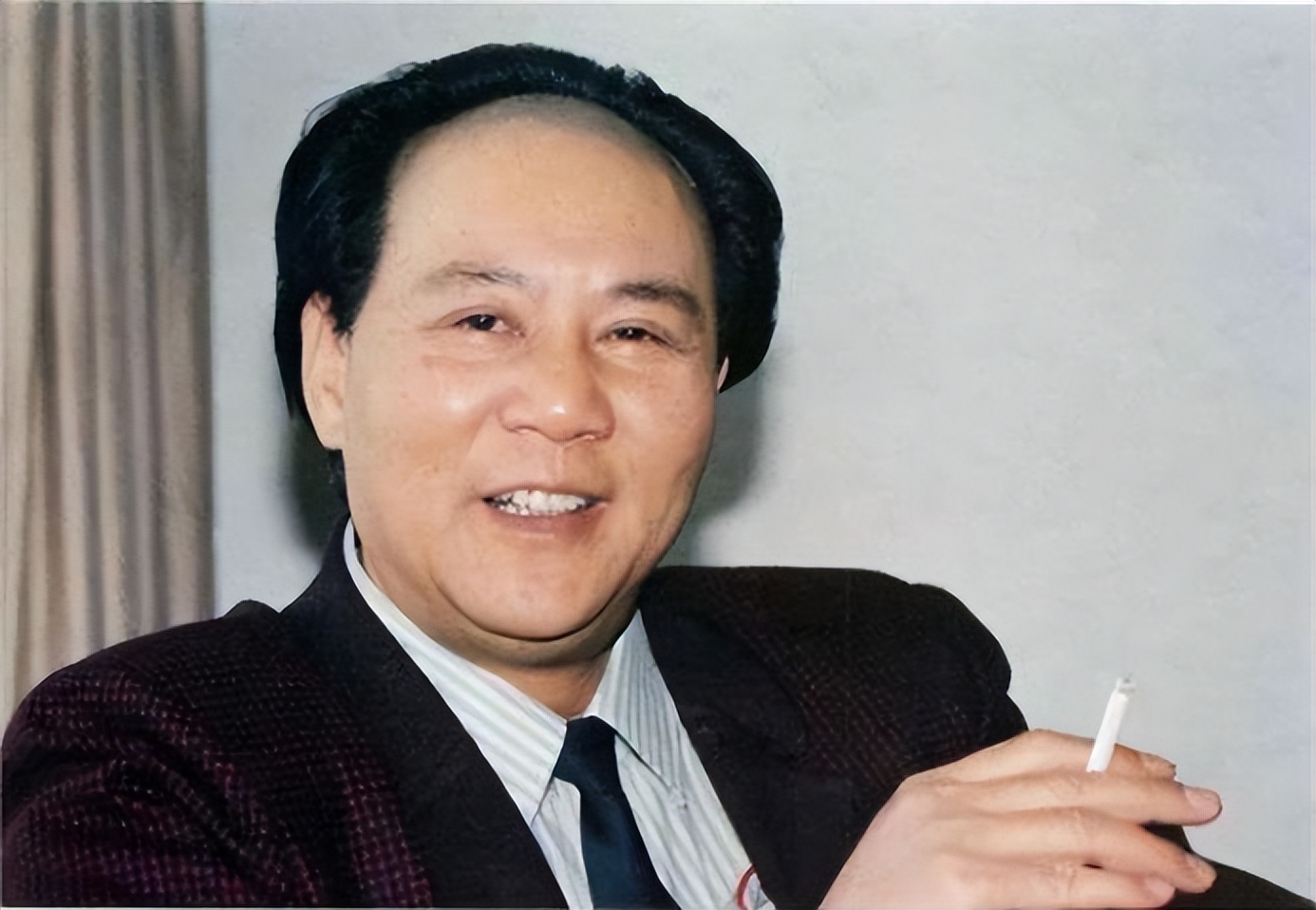 古月饰演的毛主席越来越像，妻子桂苹却有些伤感：老胡，你变了