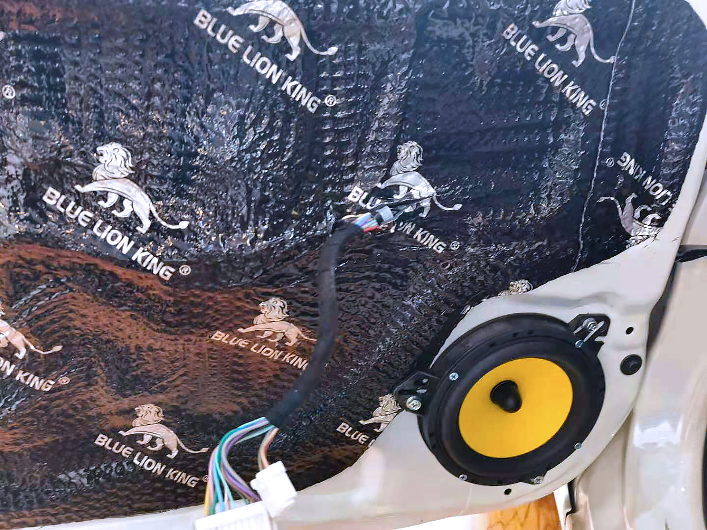 大众桑塔纳改装音响低音炮,大众桑塔纳音响改装放哪里合适