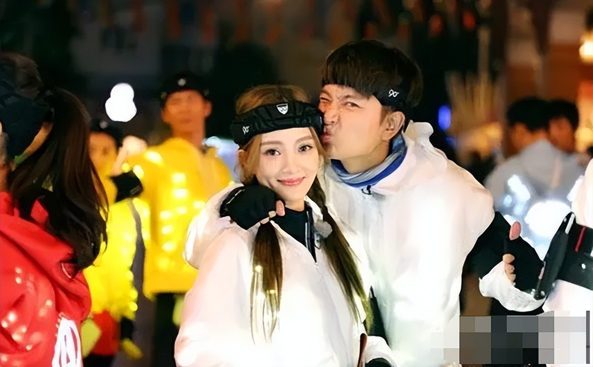 贾乃亮李小璐离婚案件民事判决书,李小璐为什么和贾乃亮离婚