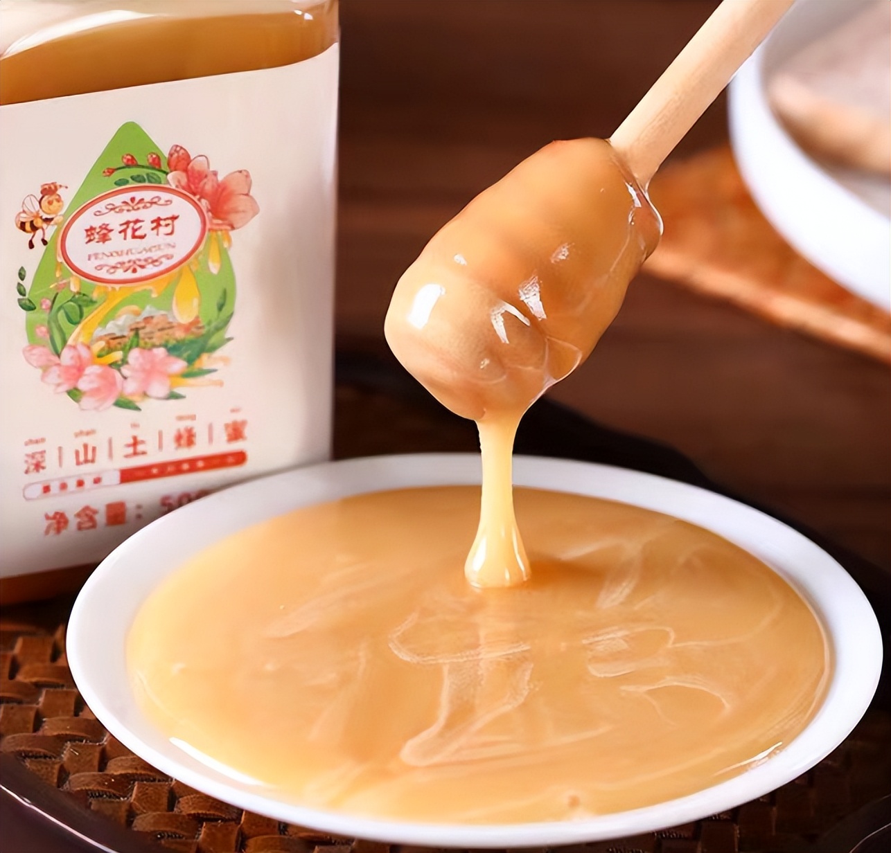 土蜂蜜原来是这样来的,土蜂蜜正常状态