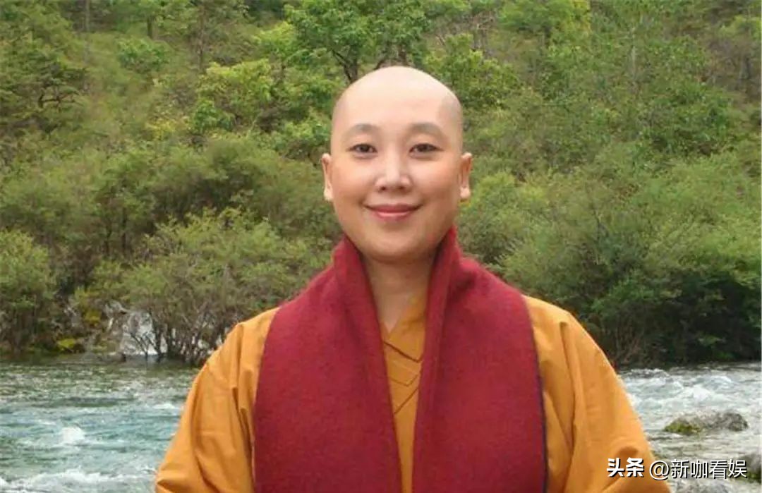 歌手李娜出家后还俗了吗,歌手李娜当年为什么出家