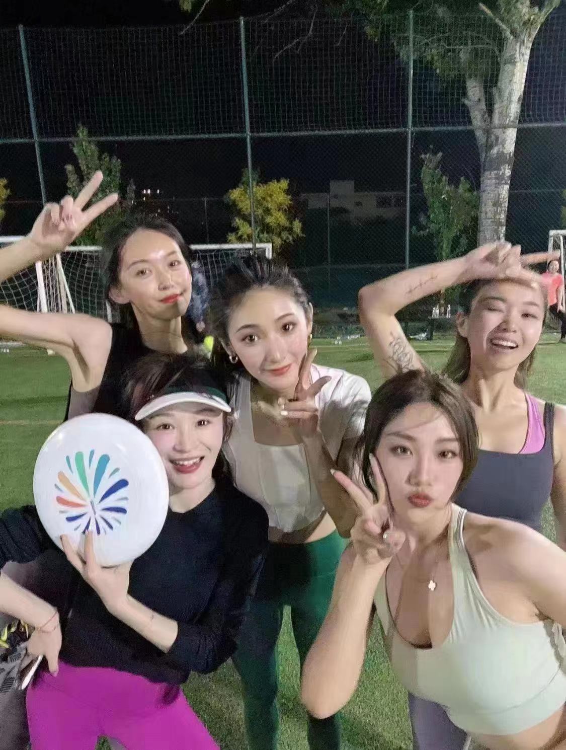 足球为什么不能飞盘,为什么足球场内不可以飞盘