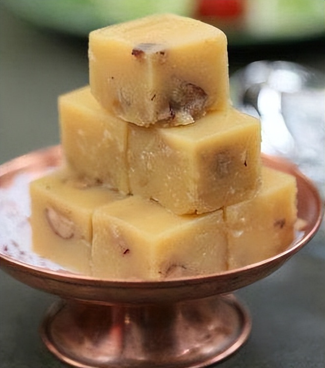 萨丁尼亚王国的小吃如何在当地社区中扮演着文化身份和认同的角色