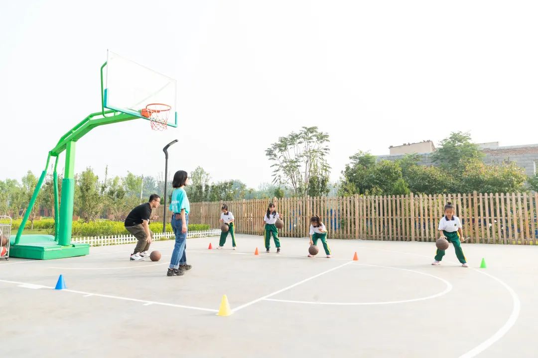 房山育新学校,喜迎二十大奋进新征程开启新时代