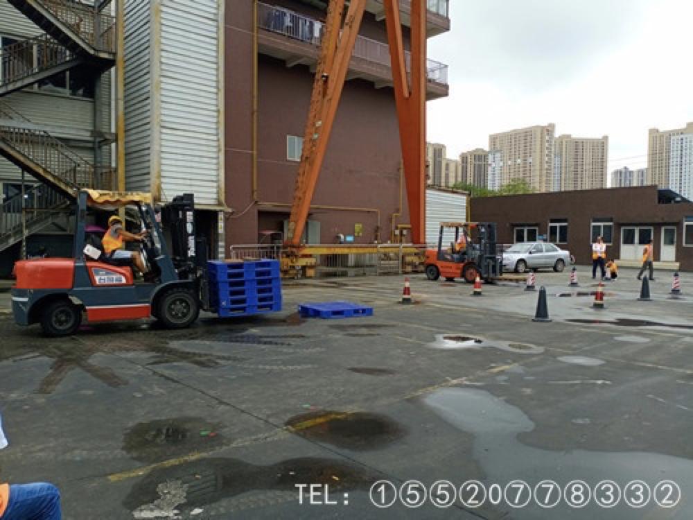 佛山学叉车费用要多少,南宁哪里学叉车考证