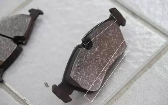 一踩刹车滋滋响怎么解决,踩刹车后面有咯噔异响怎么办