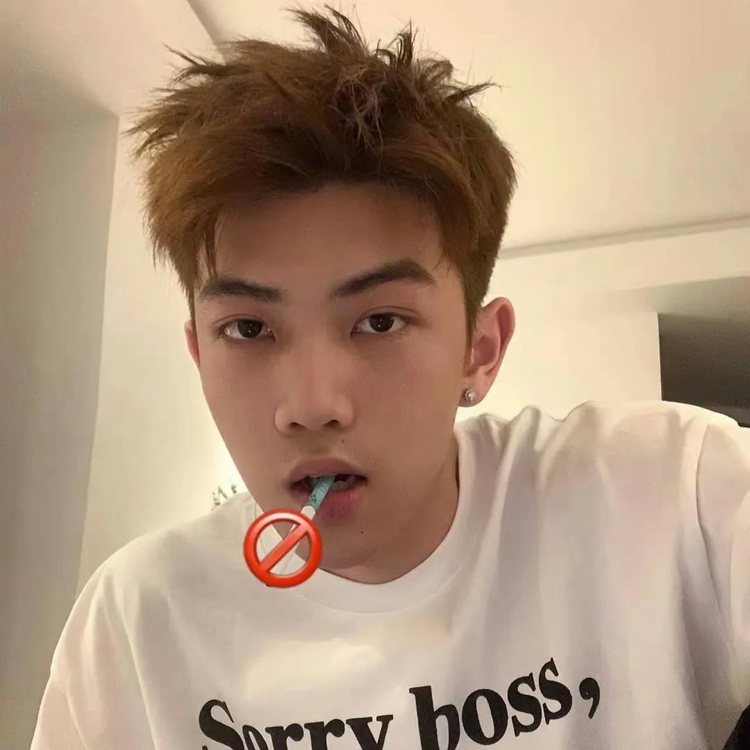 男生头像冷酷帅气,男生头像干净高级质感