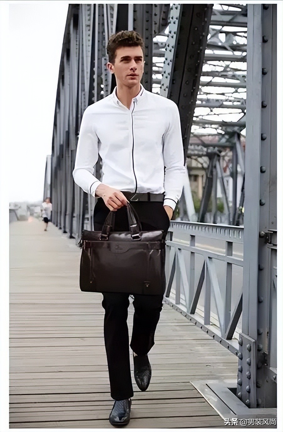 大容量包包高级感简单大方搭配,夏季型男必备的6款包包搭配指南
