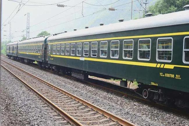 铁路厕所粪便往哪里排,铁路上厕所技巧