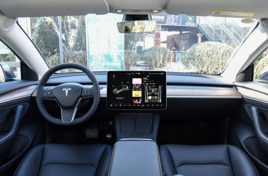 特斯拉又失控导致一死两伤,特斯拉又现失控门