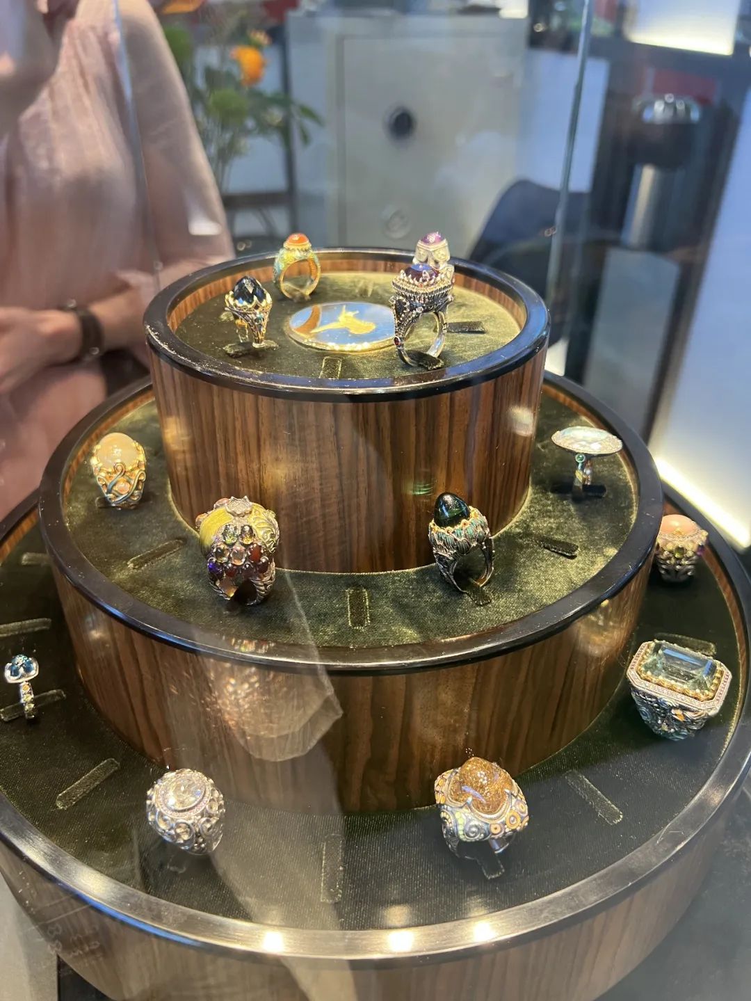 时隔3年又来日内瓦珠宝展大寻宝，竟然还见到了JAR真身！