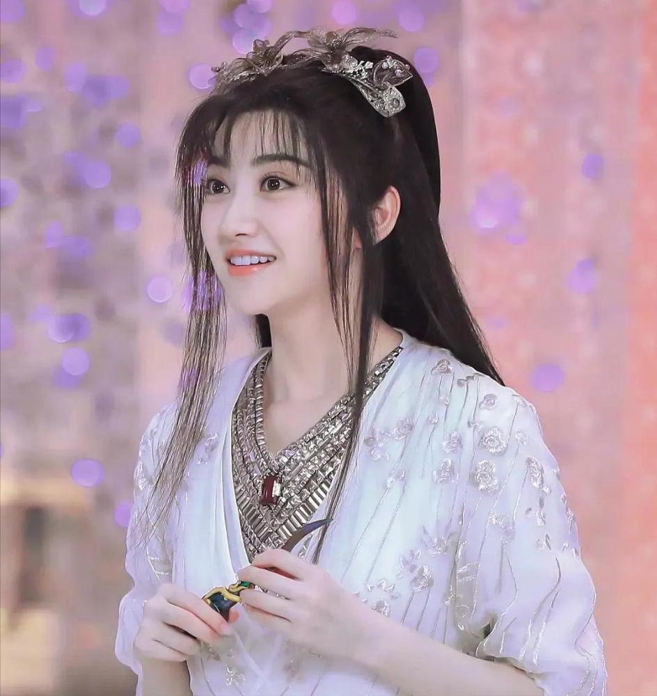 杨颖王楚然任敏霸屏,任敏新造型齐刘海