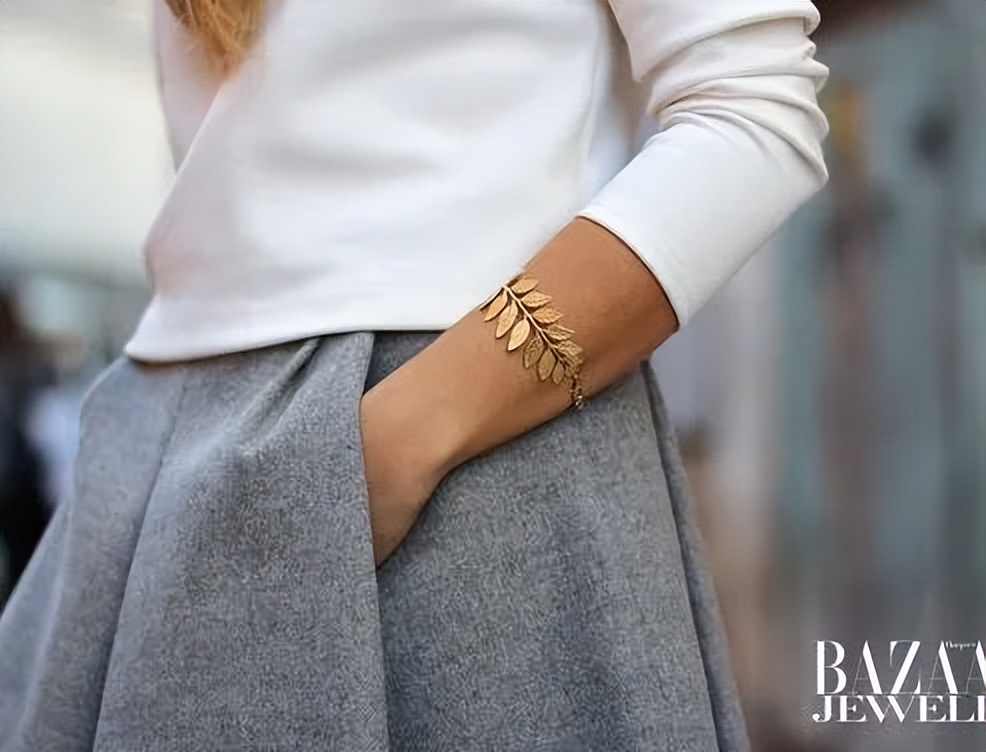 夏天担心藏不住“蝴蝶袖”？集齐明星博主教你“手镯转移*法大**”