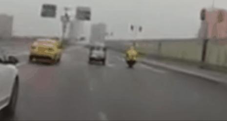 一代神车“老头乐”遭封杀禁止上路？大爷们破防：能开汽车谁买它