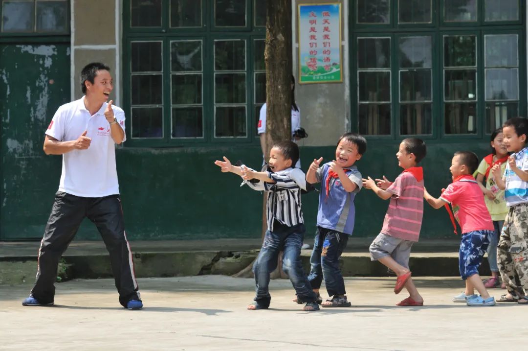 退役军人进校当体育老师,退伍军人转业到学校体育老师