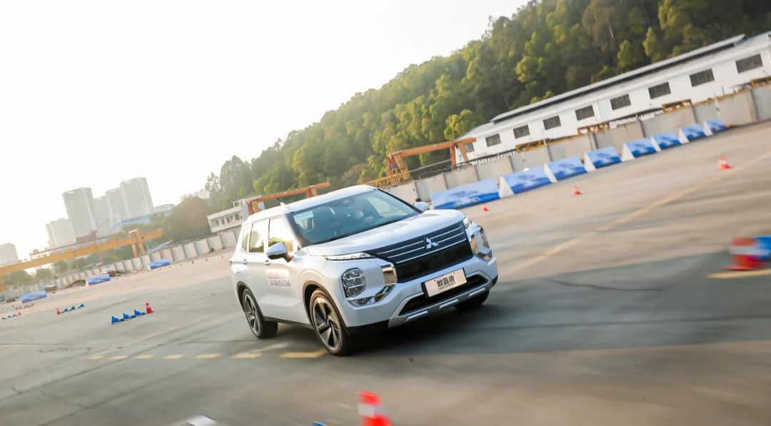 欧蓝德越野试驾视频,玩越野就应该去沙漠任你狂奔