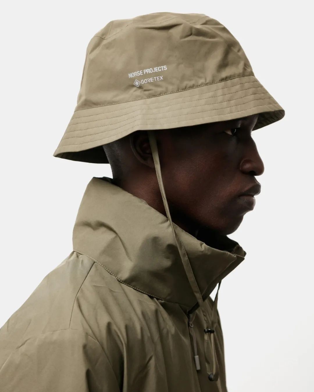 优衣库万金油神裤,极简风格的优衣库