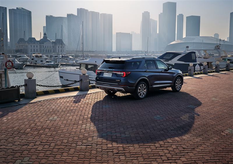 长安福特探险者升级海外版中控,福特探险者升级内饰